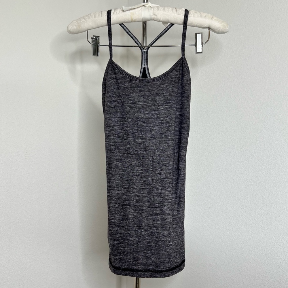 🔹 Lululemon Tank Top